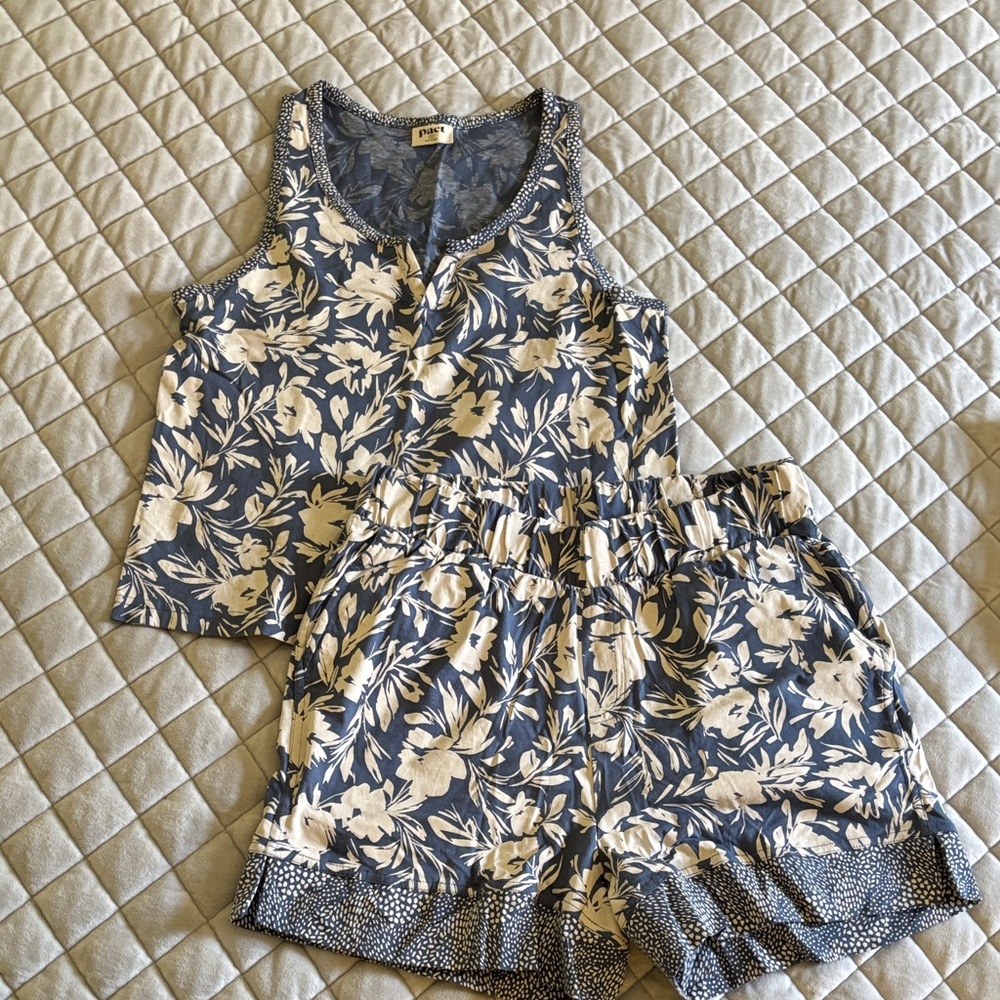 Pact women’s staycation sleep Top and Shorts Set